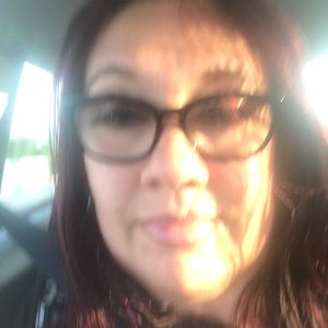 Meet your Posher, Claudia